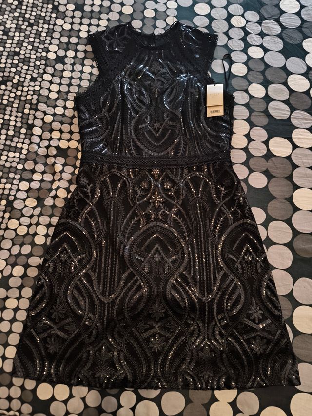 Abito nero da festa con paillettes