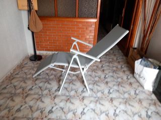Tumbona Gris y Blanca Plegable