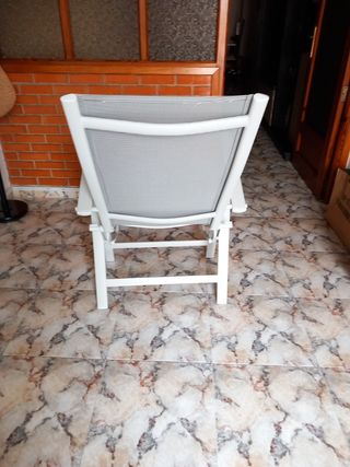 Tumbona Gris y Blanca Plegable