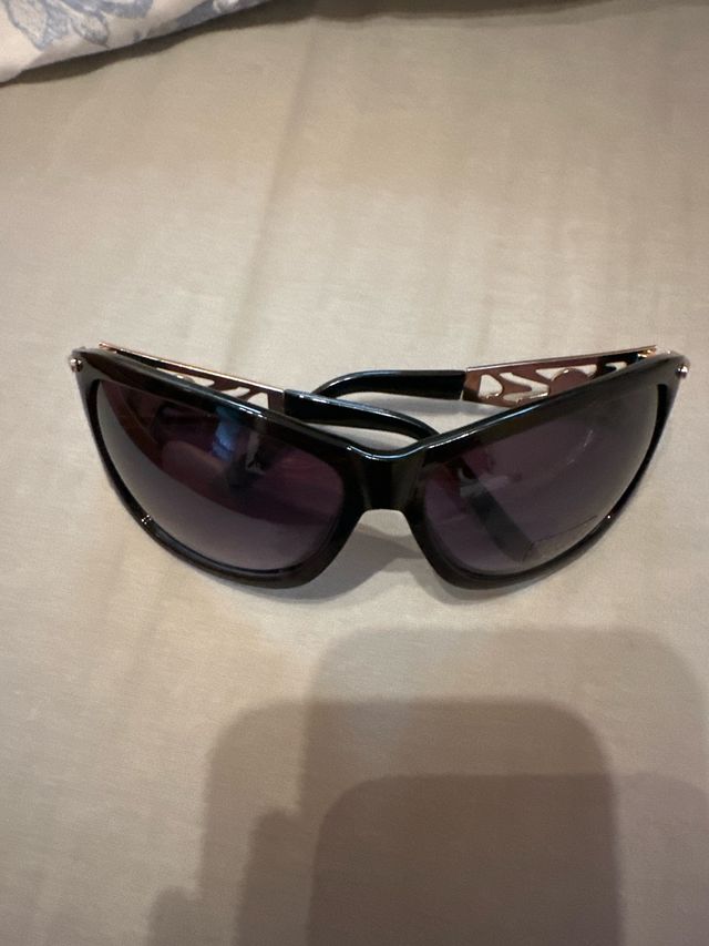 Gafas sol negras-doradas