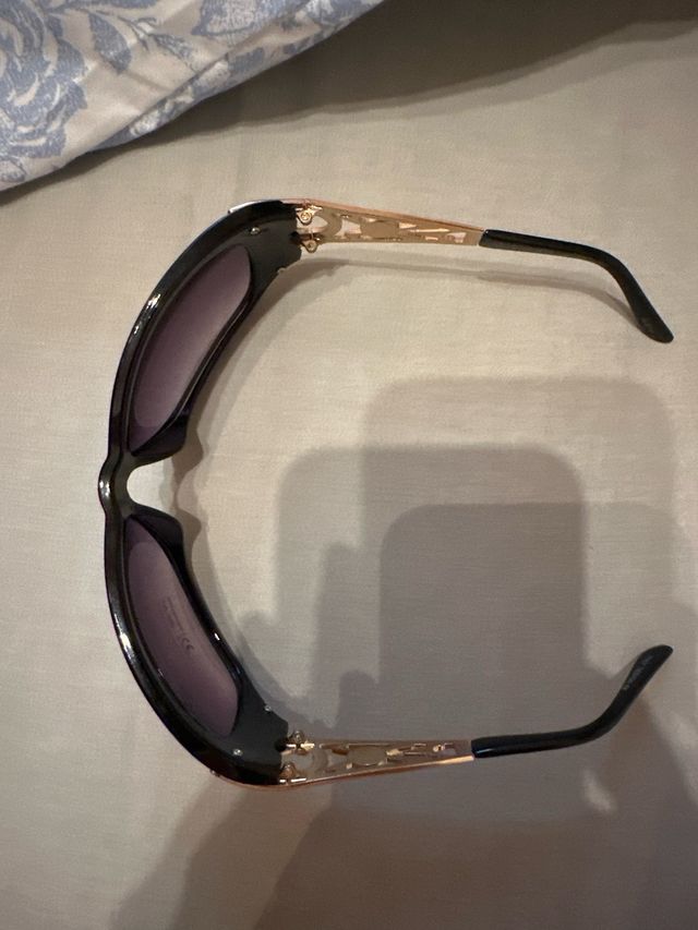 Gafas sol negras-doradas