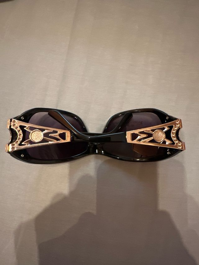 Gafas sol negras-doradas