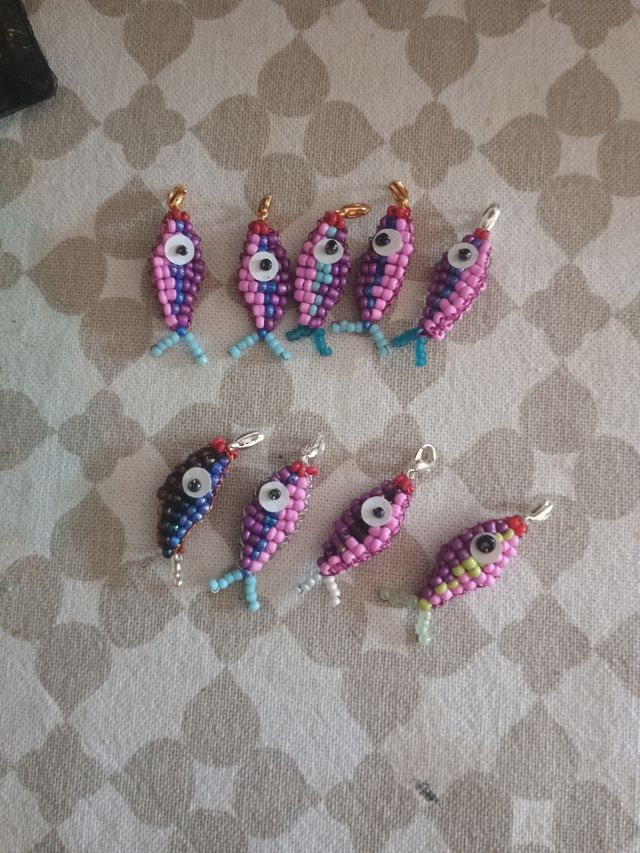 Colgante,pez de abalorios, tejido con alambre