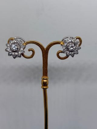 Pendientes tipo roseron con diamantes y Tasacion. 