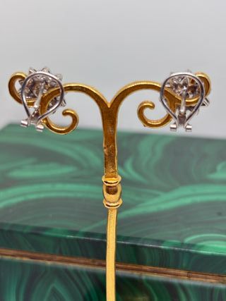 Pendientes tipo roseron con diamantes y Tasacion. 