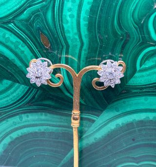 Pendientes tipo roseron con diamantes y Tasacion. 