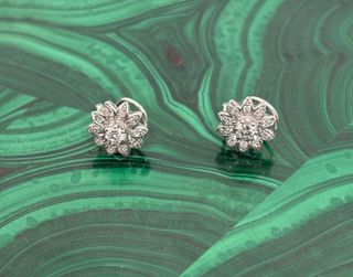 Pendientes tipo roseron con diamantes y Tasacion. 