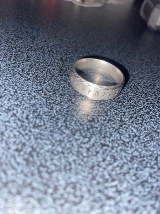 Anello con Rune nordiche incise Acciaio Inox opaco