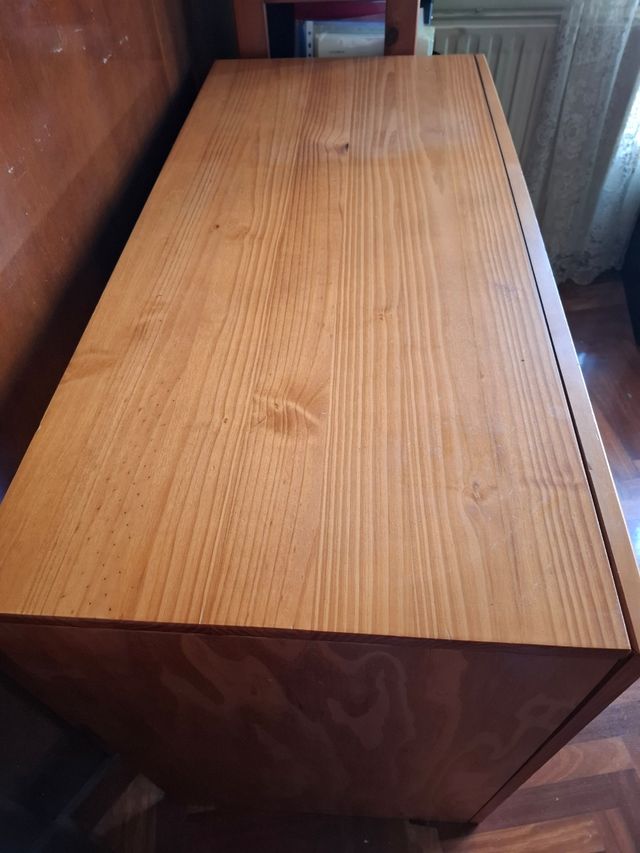 Escritorio madera + estantería de regalo