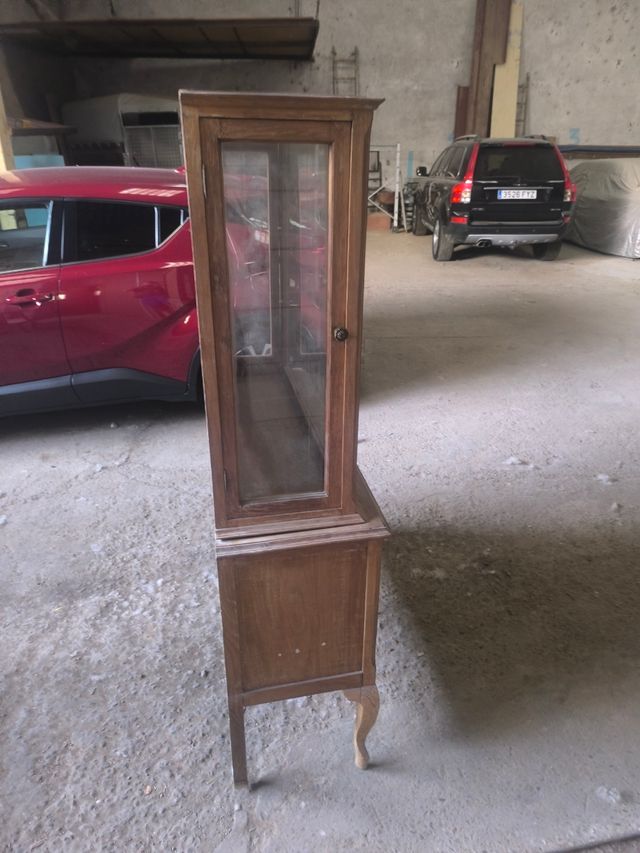 Vitrina Antigua de Madera con Cristal.