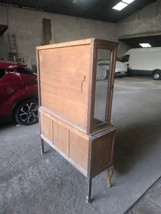 Vitrina Antigua de Madera con Cristal.