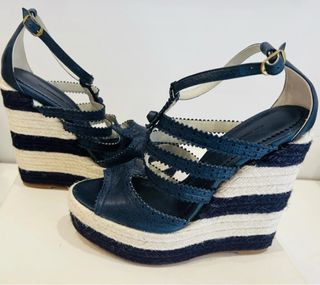 Sandalias cuña Balenciaga azul marino. nuevas.