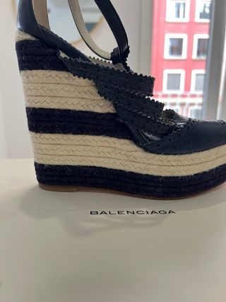 Sandalias cuña Balenciaga azul marino. nuevas.