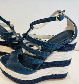 Sandalias cuña Balenciaga azul marino. nuevas.