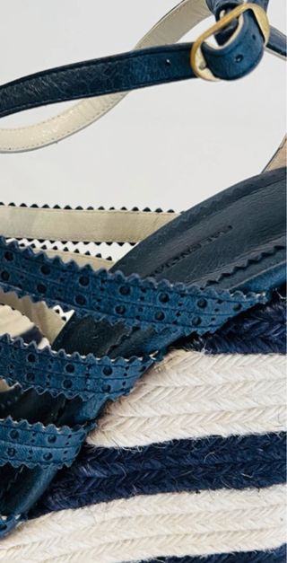 Sandalias cuña Balenciaga azul marino. nuevas.