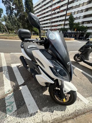 Moto Scooter 125cc. KYMCO K-XCT