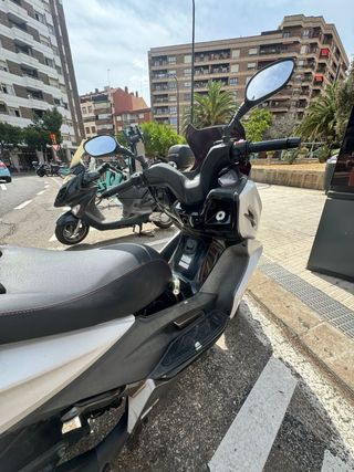 Moto Scooter 125cc. KYMCO K-XCT