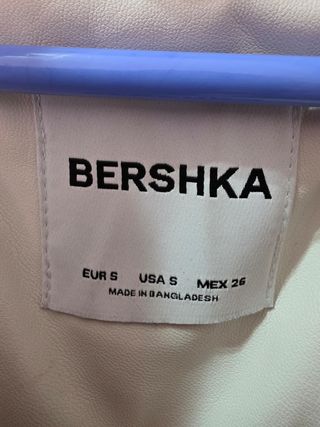 Plumifero Bershka beige talla S