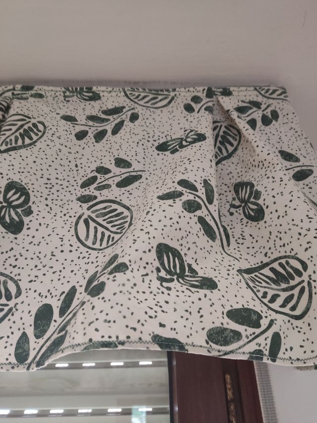 Cortina estampada beige y verde