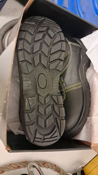 ZAPATOS DE SEGURIDAD NUEVAS