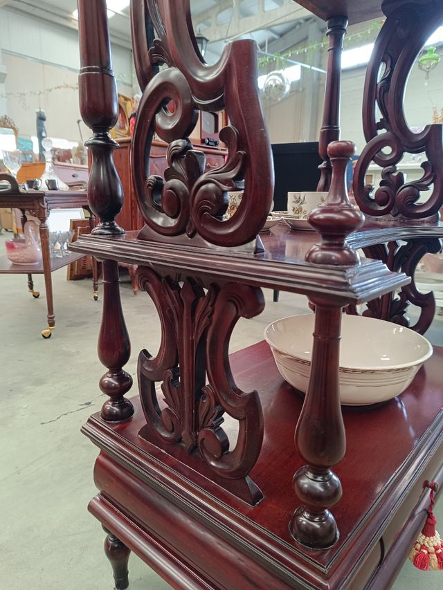 Mueble estantería victoriana