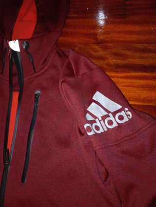 Sudadera Adidas roja talla S. Chico.