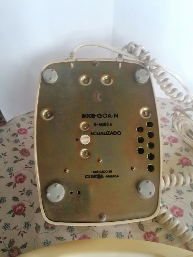 Teléfono antiguo CTNE beige