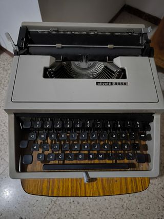 Máquina escribir Olivetti Dora Años 70