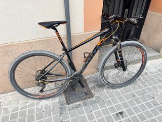 Bicicleta de montaña 29’
Scott aspect 910