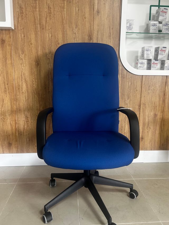 Nova confortável cadeira de escritório azul