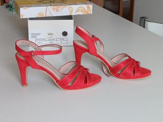 Sandali rossi donna n. 38, tacco 9cm, nuovi