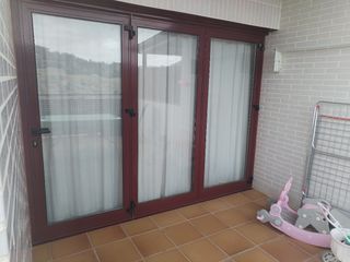 Ventana abatible 3 hojas - Burdeos