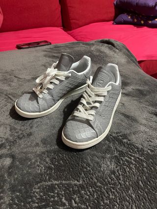 Adidas Stan Smith grises efecto piel de serpiente