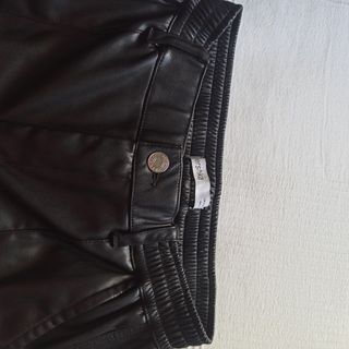 Pantalones cargo polipiel negros