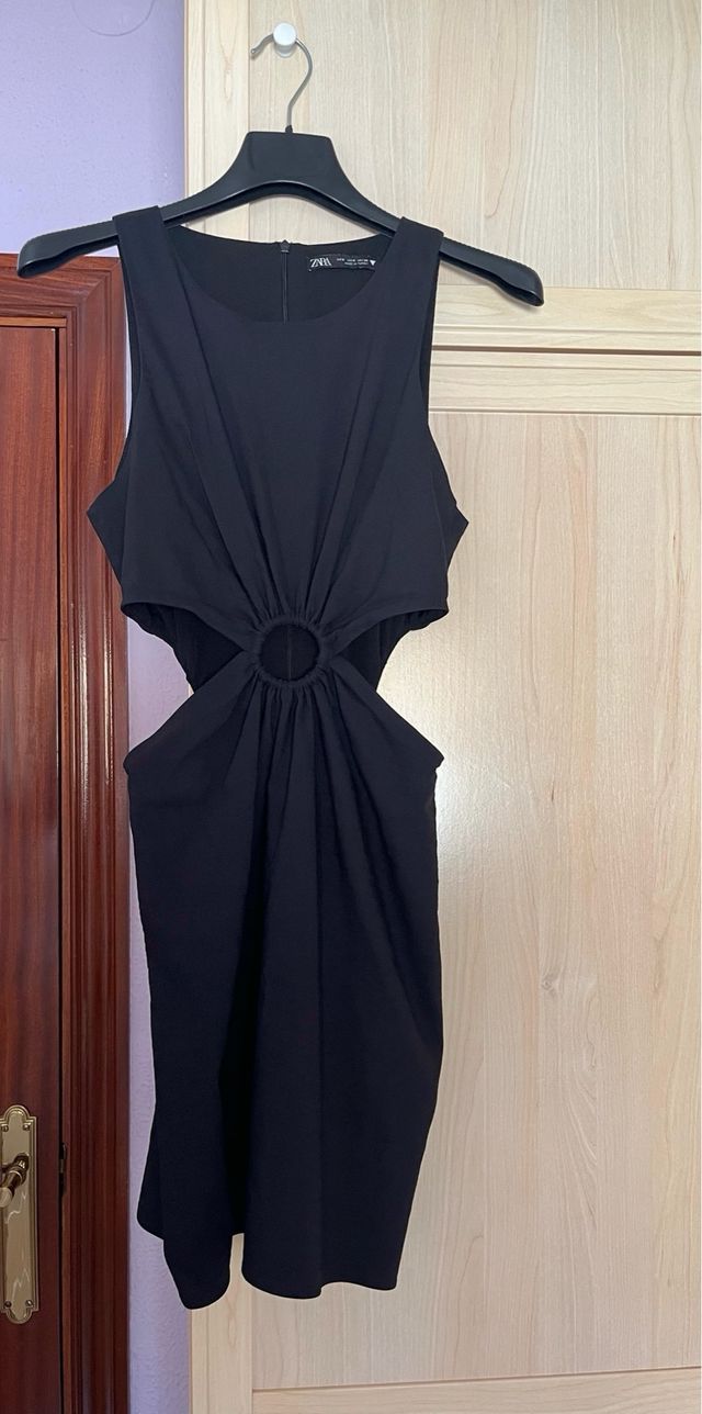 Vestido negro Zara