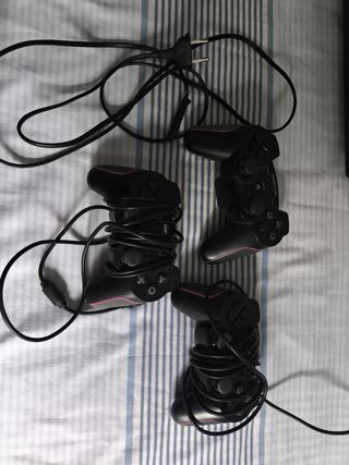 PS3 (PlayStation 3) con 3 mandos 