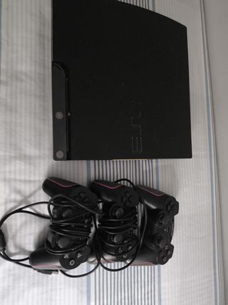 PS3 (PlayStation 3) con 3 mandos 