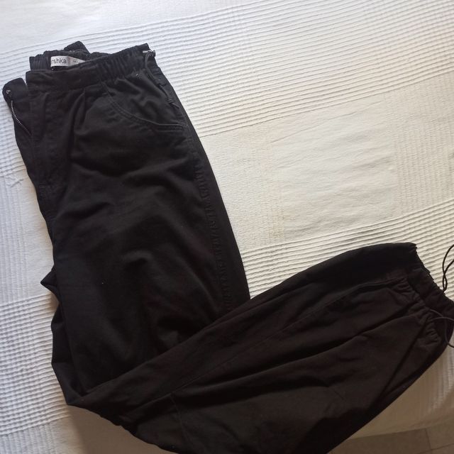 Pantalones Bershka Paracaídas negros - Talla S