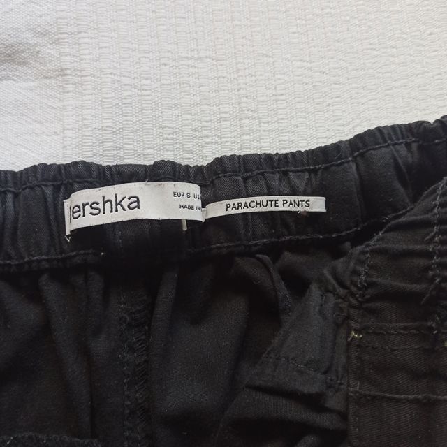 Pantalones Bershka Paracaídas negros - Talla S