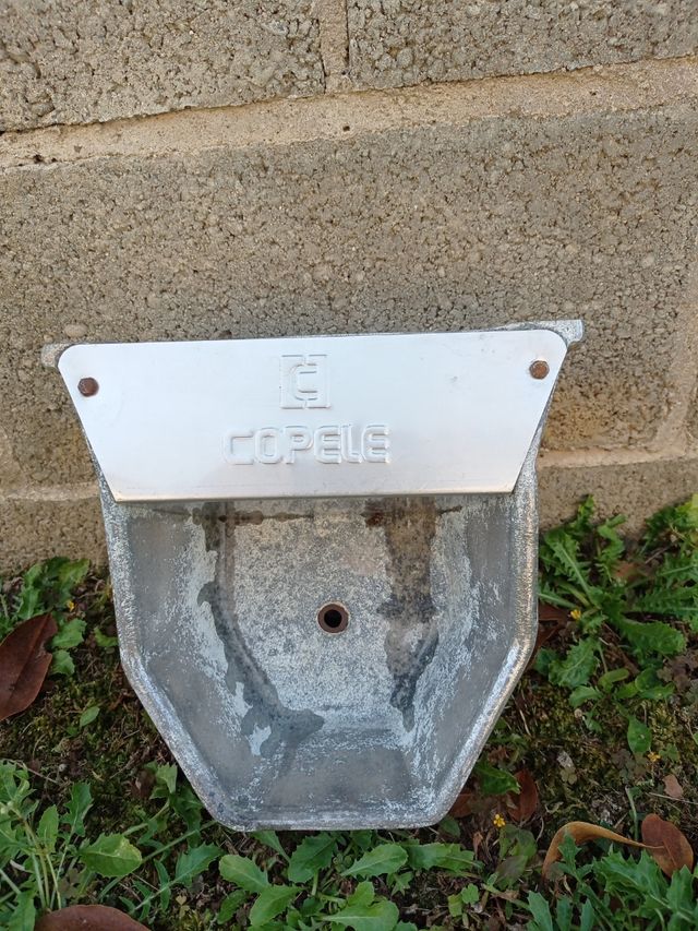 Bebedero animales - Comedero metálico