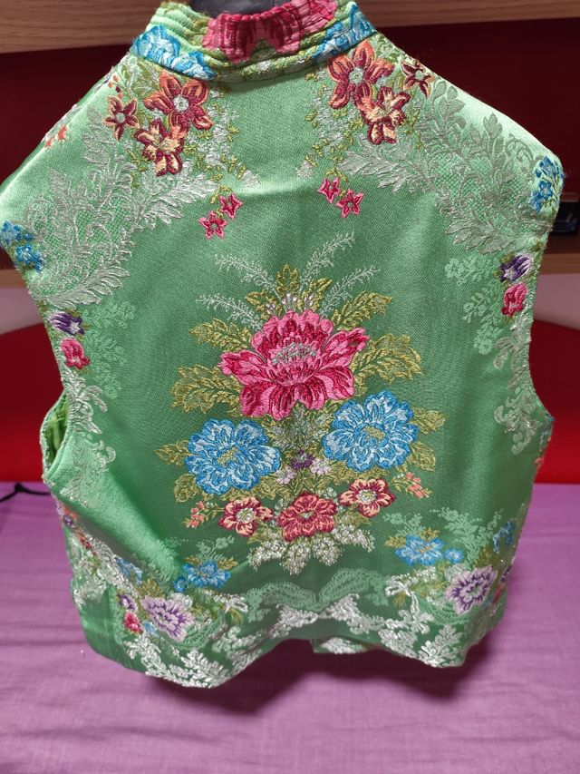 Dos Chalecos juveniles azul y dorado