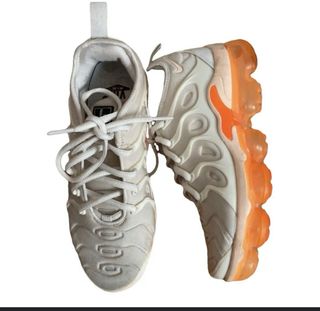 Nike Air VaporMax Plus - Crema y Naranja