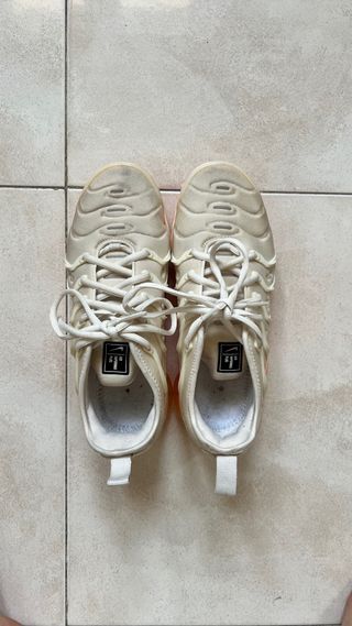Nike Air VaporMax Plus - Crema y Naranja