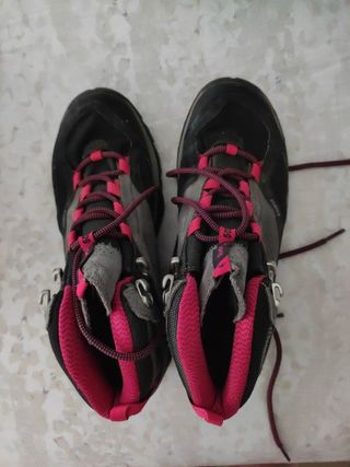 Botas montaña Quechua mujer grises-rosa