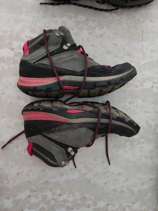 Botas montaña Quechua mujer grises-rosa