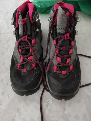 Botas montaña Quechua mujer grises-rosa