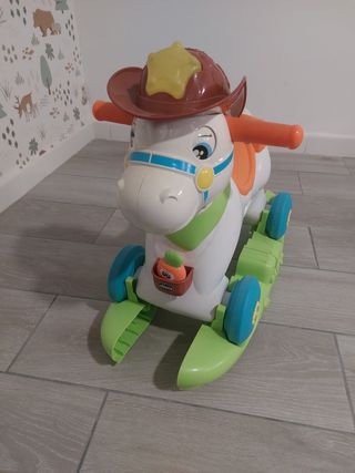 Caballo balancín y correpasillos