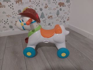 Caballo balancín y correpasillos