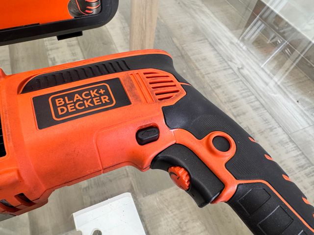 BLACK & DECKER Taladro percutor 1100W KR1102K-QS