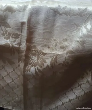 Colcha Moire bordada marfil